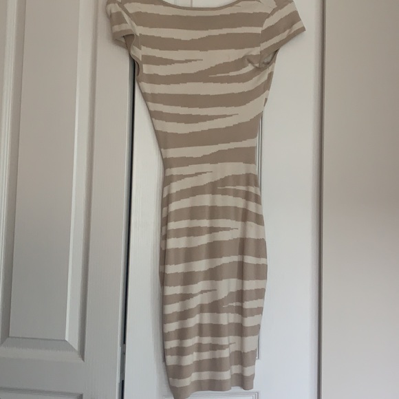 Soft fitted ruched Dress - Picture 4 of 4